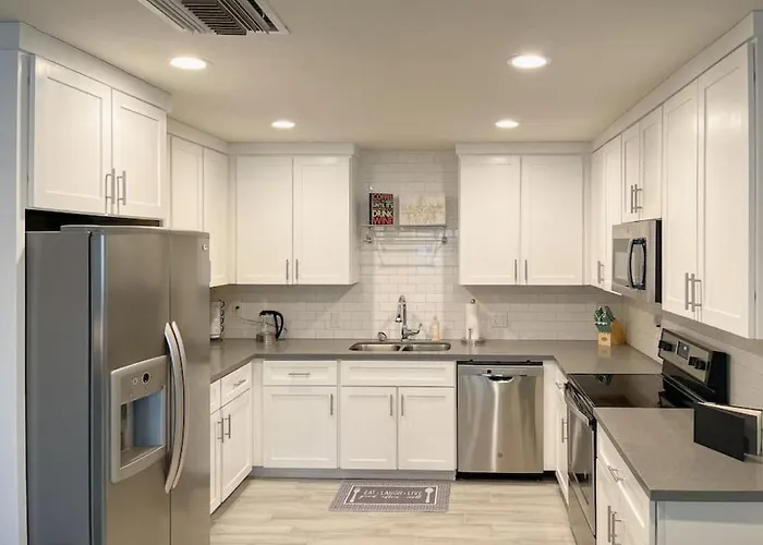 Modern 3br,2ba With Game Hallway - Pets Welcome *