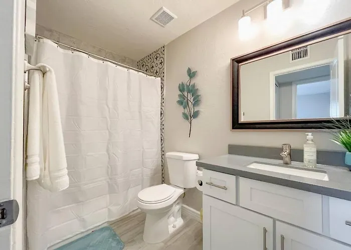Modern 3br,2ba With Game Hallway - Pets Welcome *