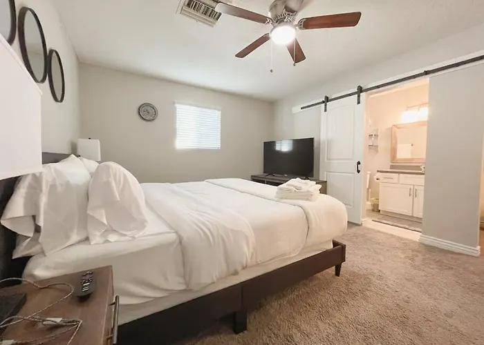 Dom wakacyjny Modern 3br,2ba With Game Hallway - Pets Welcome