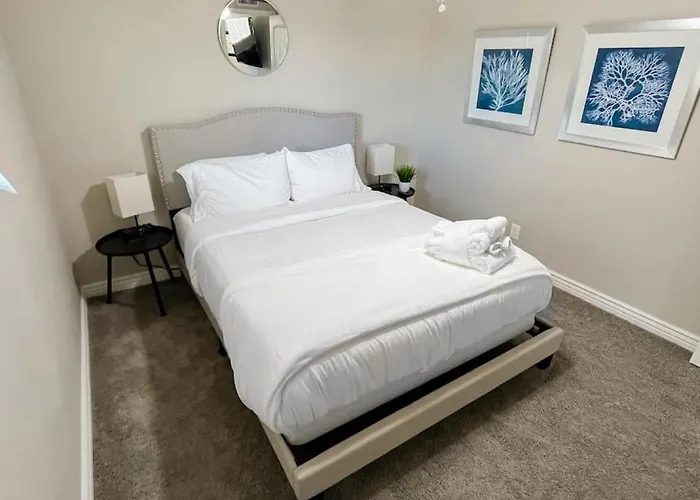 Modern 3br,2ba With Game Hallway - Pets Welcome *