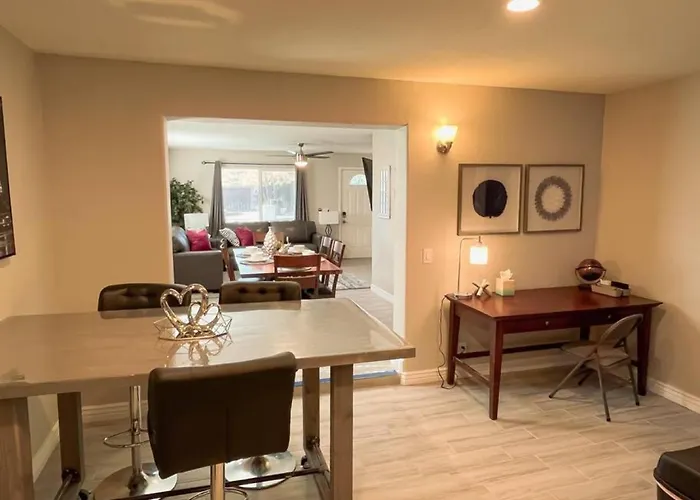 Dom wakacyjny Modern 3br,2ba With Game Hallway - Pets Welcome
