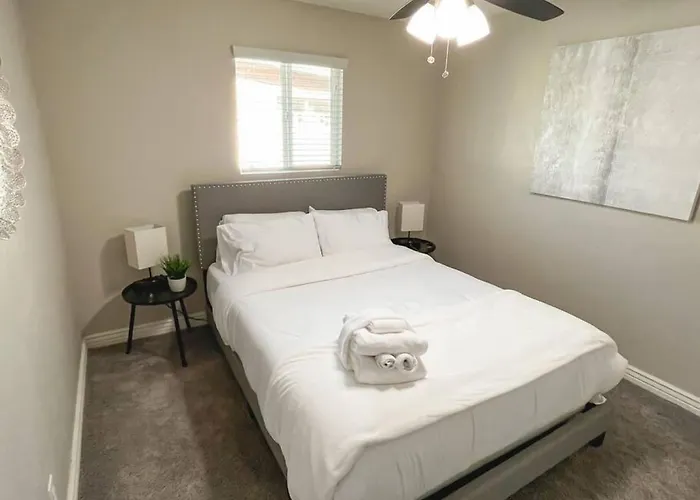 Dom wakacyjny Modern 3br,2ba With Game Hallway - Pets Welcome *